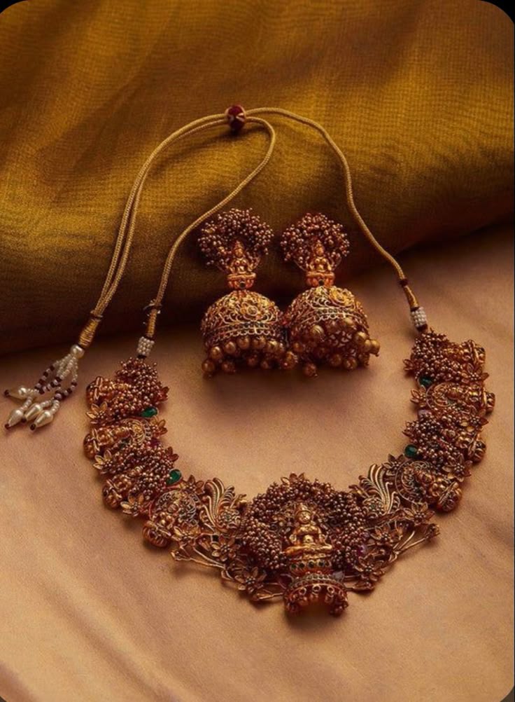 Kemp necklace set